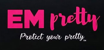 黑色背景上的“EM Pretty Protect your pretty”標誌。